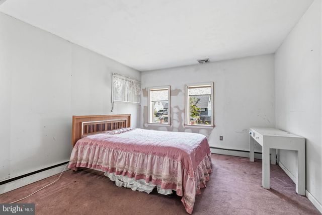 21 IRIS RD, Levittown, PA 19057