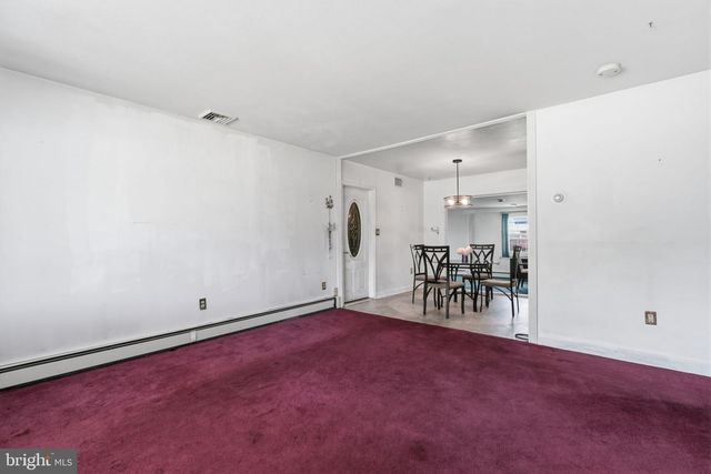 21 IRIS RD, Levittown, PA 19057