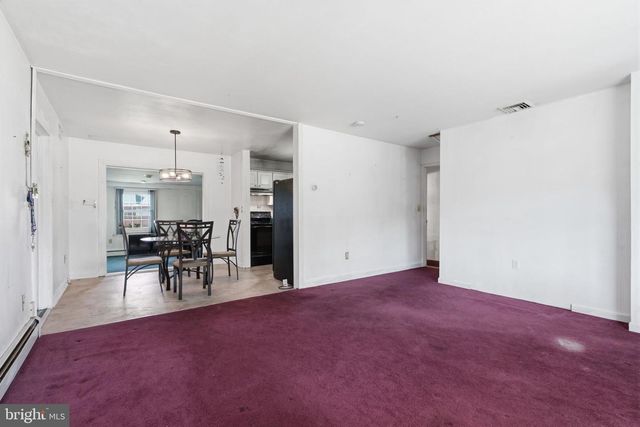 21 IRIS RD, Levittown, PA 19057