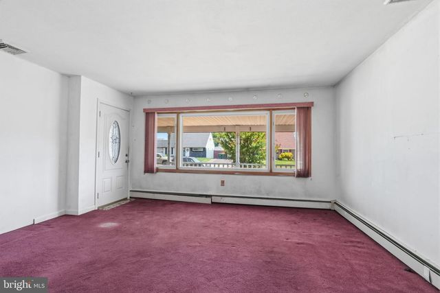 21 IRIS RD, Levittown, PA 19057