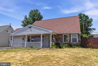 21 IRIS RD, Levittown, PA 19057
