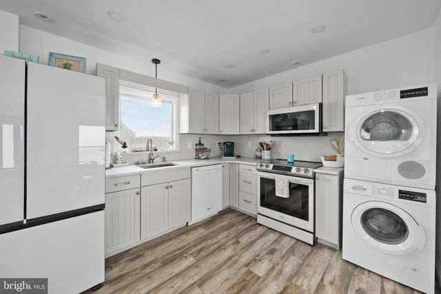 69 BEACH AVE, Cape May Court House, NJ 08210