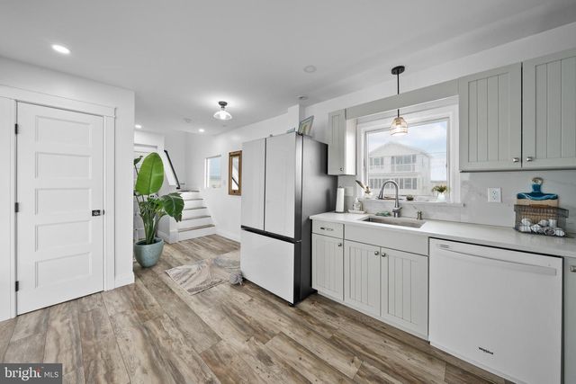 69 BEACH AVE, Cape May Court House, NJ 08210