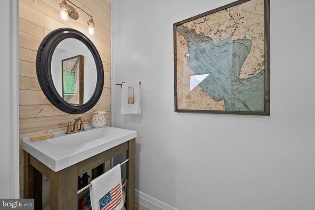 69 BEACH AVE, Cape May Court House, NJ 08210