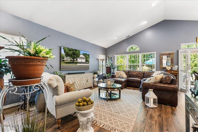 27 Derry Meeting Drive, Manalapan, NJ 07726