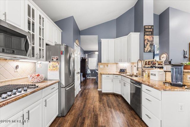 27 Derry Meeting Drive, Manalapan, NJ 07726