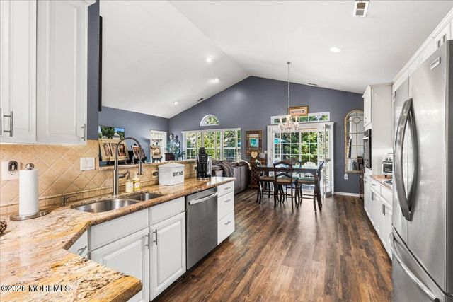 27 Derry Meeting Drive, Manalapan, NJ 07726