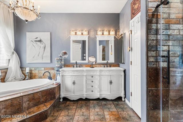 27 Derry Meeting Drive, Manalapan, NJ 07726