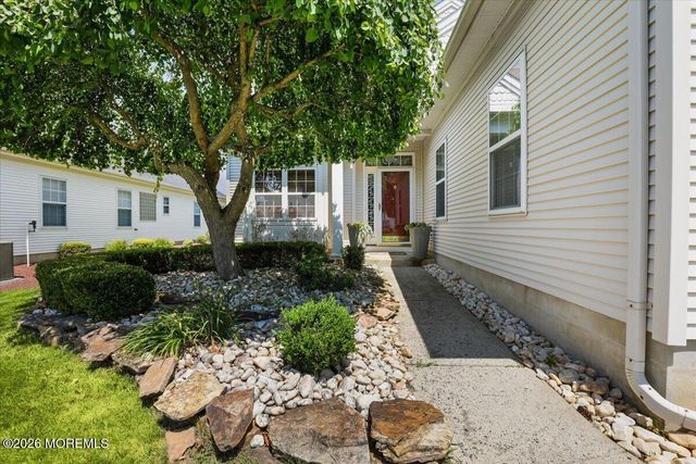 27 Derry Meeting Drive, Manalapan, NJ 07726