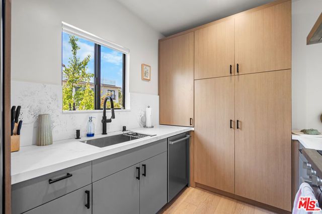 838 N Mansfield Avenue 201, Los Angeles, CA 90038