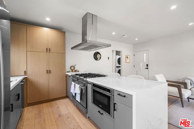 838 N Mansfield Avenue 201, Los Angeles, CA 90038