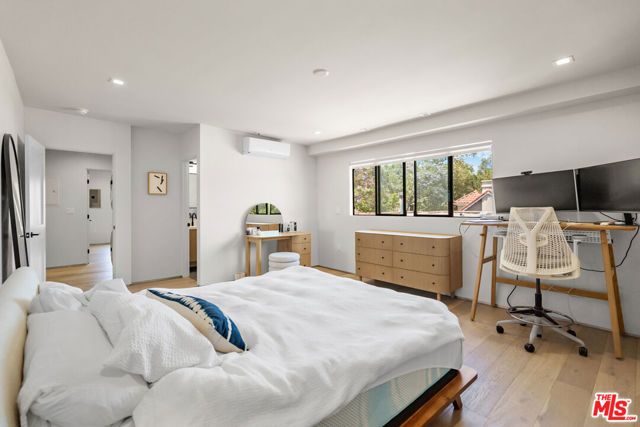838 N Mansfield Avenue 201, Los Angeles, CA 90038