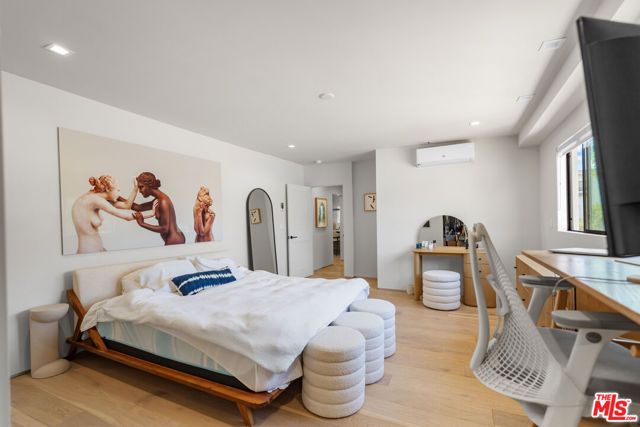838 N Mansfield Avenue 201, Los Angeles, CA 90038