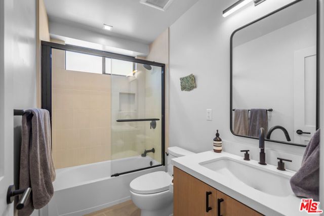 838 N Mansfield Avenue 201, Los Angeles, CA 90038