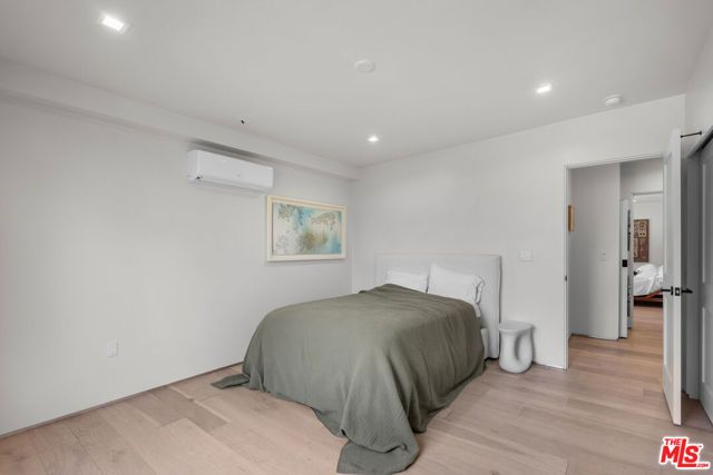 838 N Mansfield Avenue 201, Los Angeles, CA 90038