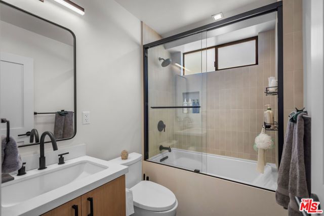 838 N Mansfield Avenue 201, Los Angeles, CA 90038