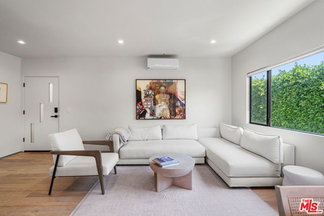 838 N Mansfield Avenue 201, Los Angeles, CA 90038