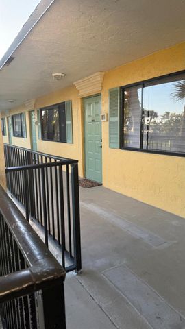 1536 W Meadows Circle W, Boynton Beach, FL 33436