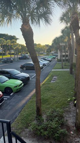 1536 W Meadows Circle W, Boynton Beach, FL 33436