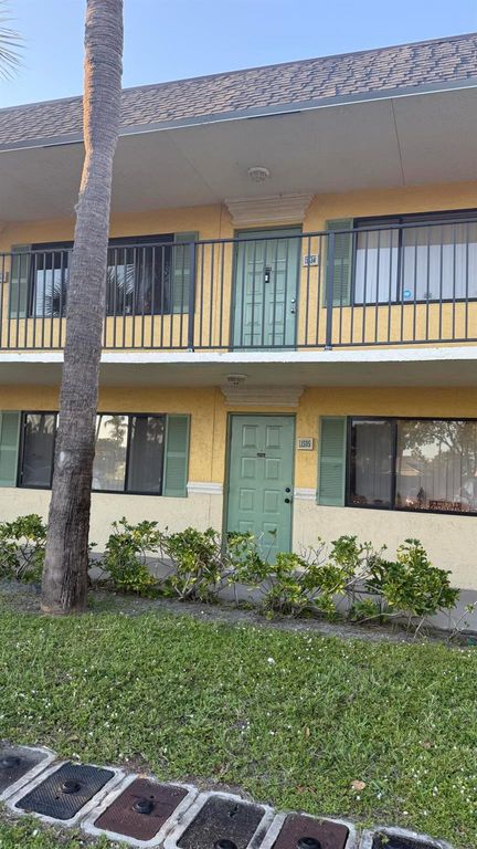 1536 W Meadows Circle W, Boynton Beach, FL 33436