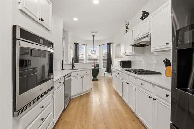 709 Gentry Drive, Arlington, TX 76018