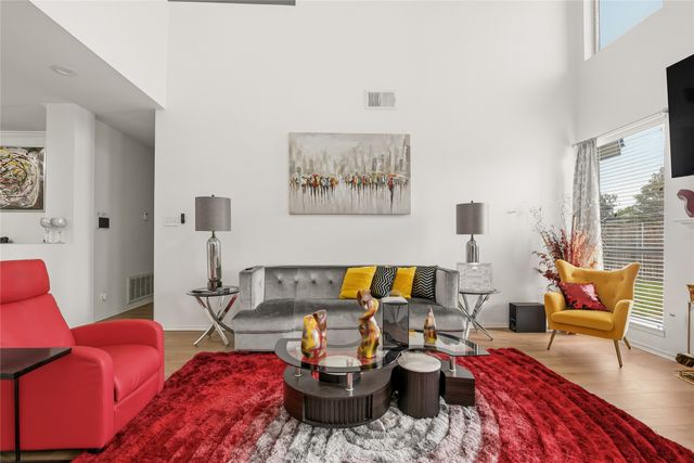 709 Gentry Drive, Arlington, TX 76018