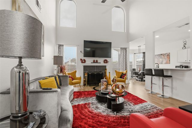 709 Gentry Drive, Arlington, TX 76018