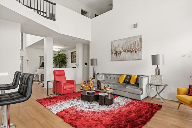 709 Gentry Drive, Arlington, TX 76018