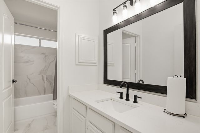 709 Gentry Drive, Arlington, TX 76018