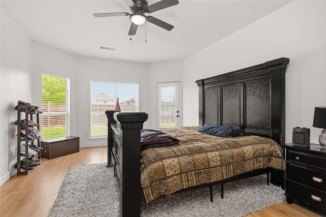 709 Gentry Drive, Arlington, TX 76018