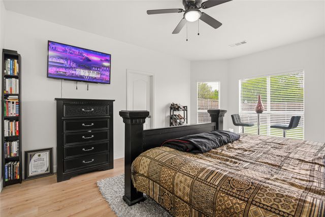 709 Gentry Drive, Arlington, TX 76018