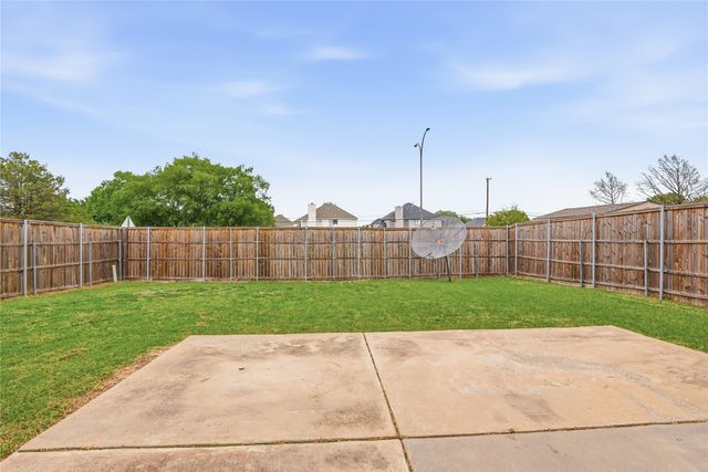 709 Gentry Drive, Arlington, TX 76018