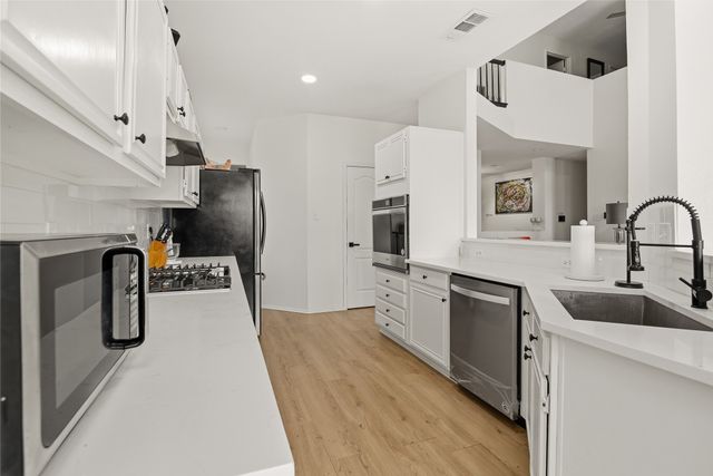 709 Gentry Drive, Arlington, TX 76018