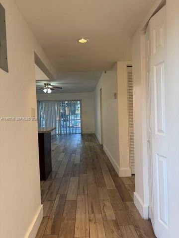 5510 N Lakewood Cir N 524, Margate, FL 33063