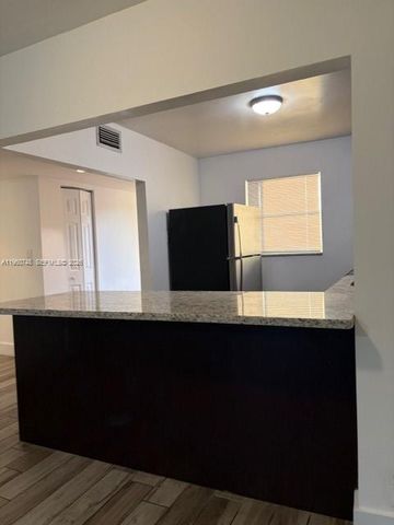 5510 N Lakewood Cir N 524, Margate, FL 33063