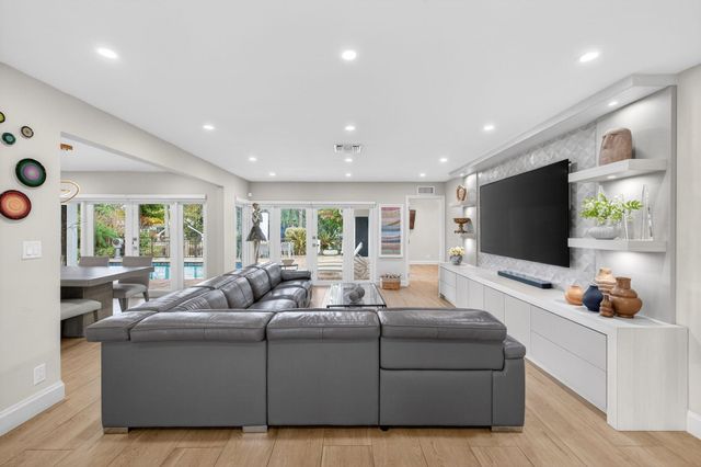 2760 NE 55th Street, Fort Lauderdale, FL 33308