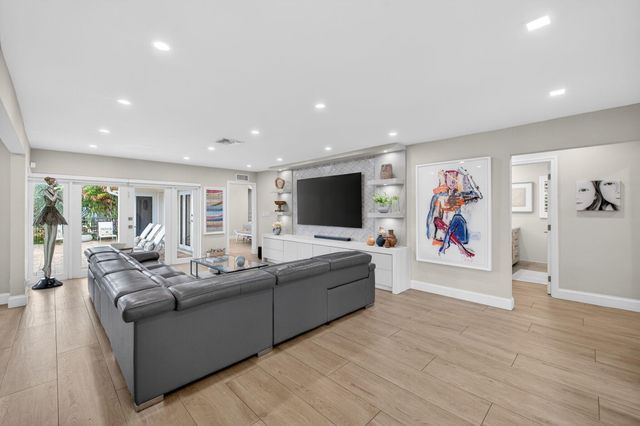 2760 NE 55th Street, Fort Lauderdale, FL 33308