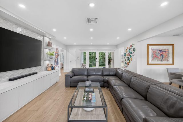 2760 NE 55th Street, Fort Lauderdale, FL 33308