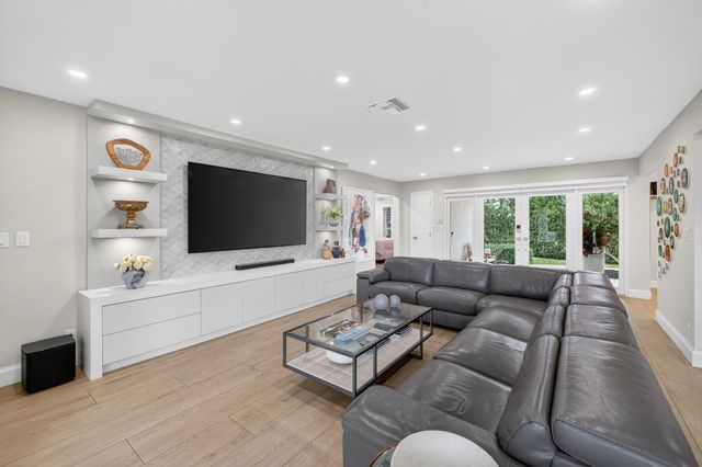 2760 NE 55th Street, Fort Lauderdale, FL 33308