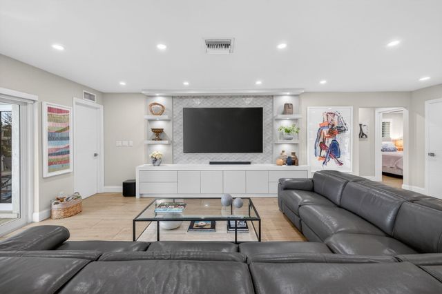 2760 NE 55th Street, Fort Lauderdale, FL 33308