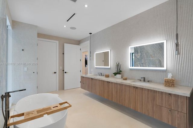 6031 SW 88th St, South Miami, FL 33156