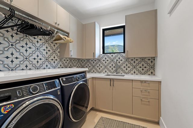 6031 SW 88th St, South Miami, FL 33156