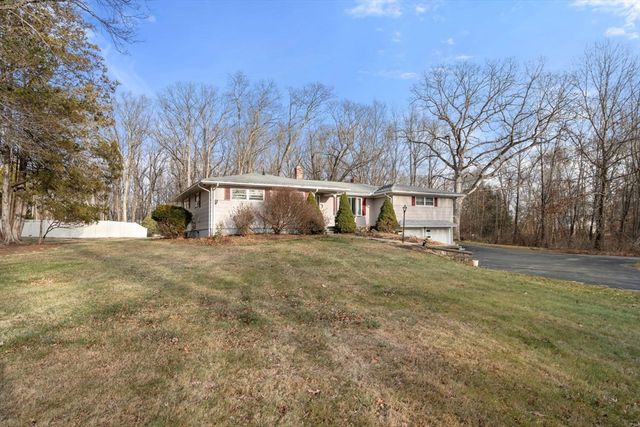 46 Ramshorn Rd, Dudley, MA 01571