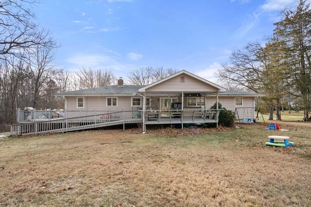 46 Ramshorn Rd, Dudley, MA 01571