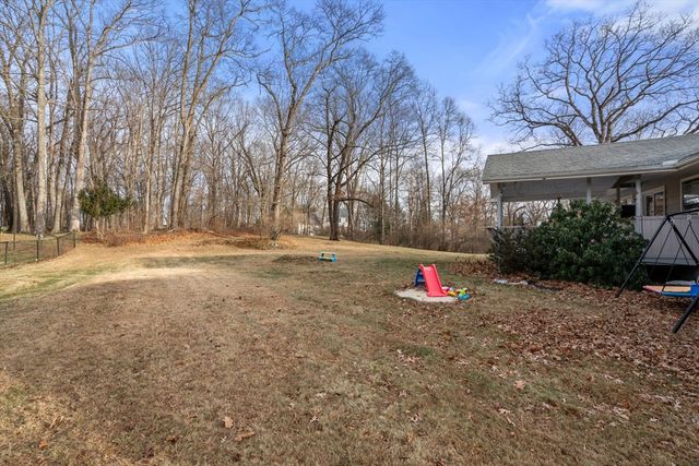 46 Ramshorn Rd, Dudley, MA 01571