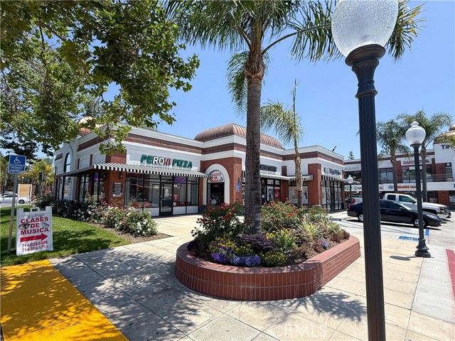 210 W 1st Street, Santa Ana, CA 92701