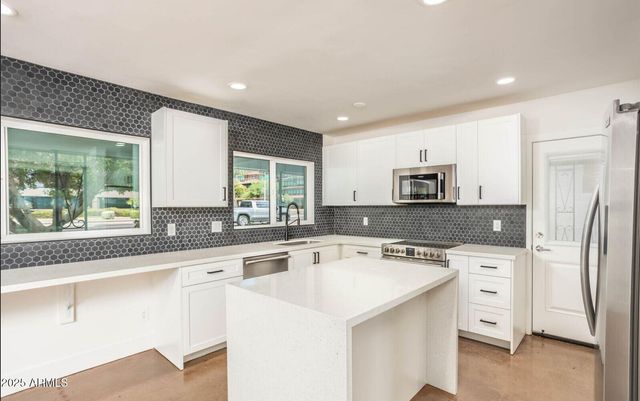 4729 N 24TH Street, Phoenix, AZ 85016
