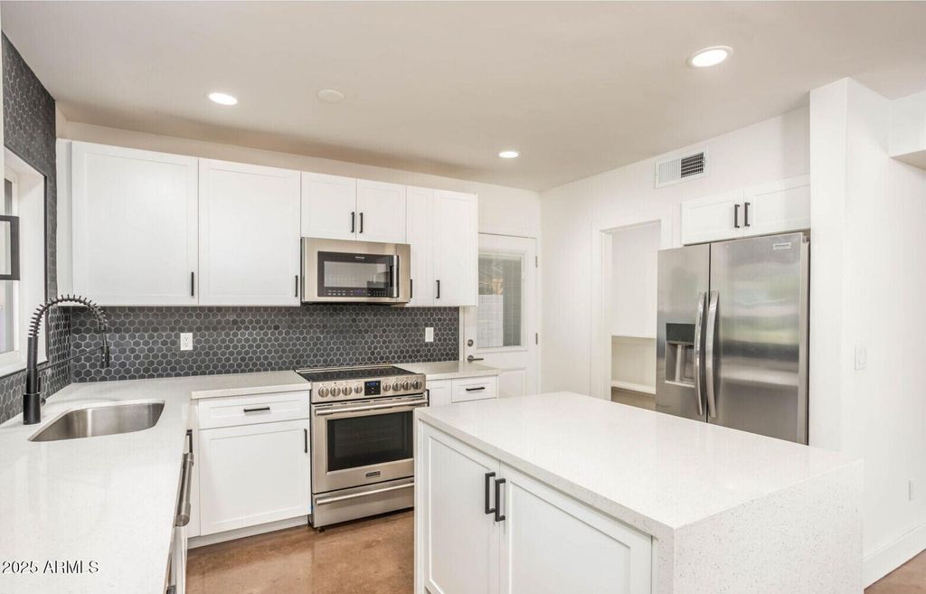 4729 N 24TH Street, Phoenix, AZ 85016