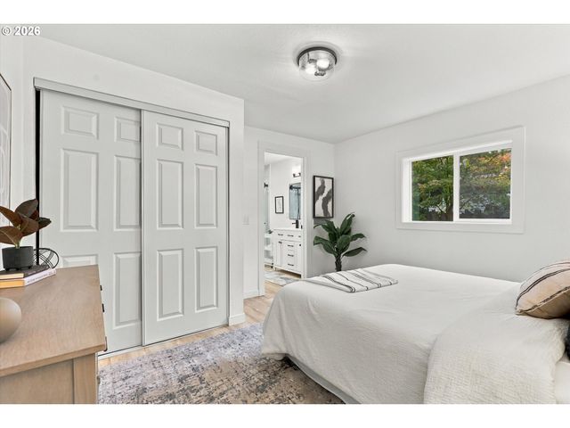 5390 Ne SKIDMORE St, Portland, OR 97218