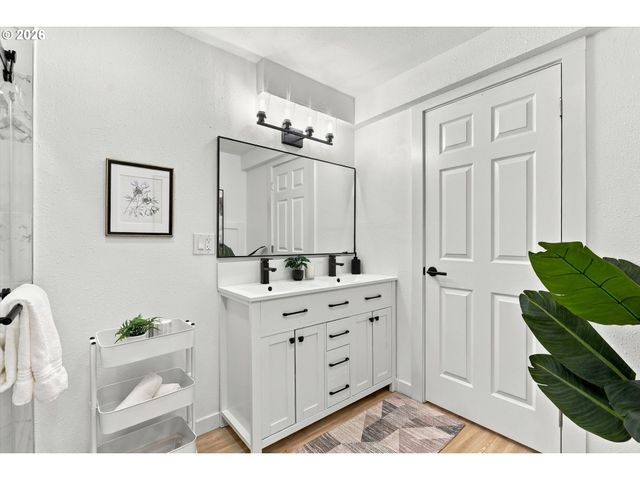 5390 Ne SKIDMORE St, Portland, OR 97218